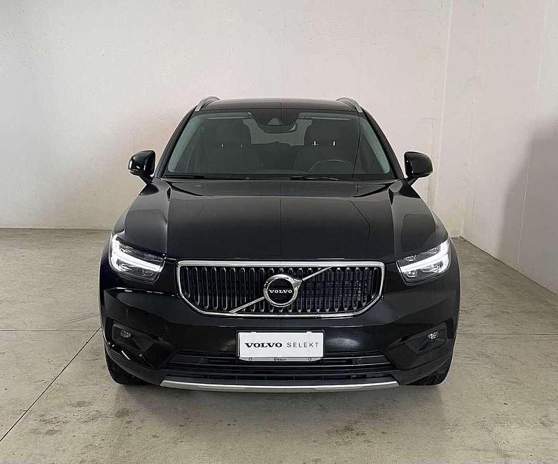 Usata Volvo XC40 Momentum 197 CV (144 kW) 2021 Nero SUV