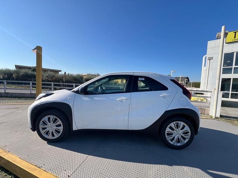 Nuova Toyota Aygo X Active 72 CV (52 kW) 2025 Bianco SUV