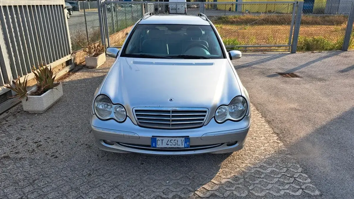 Usata Mercedes C220 150 CV (110 kW) 2005 Argento Station wagon