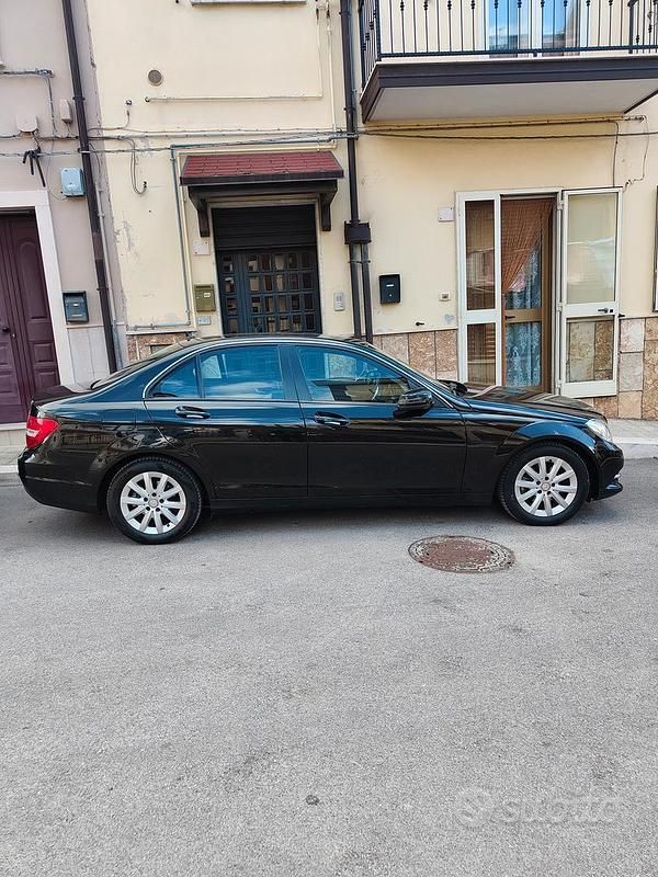 Usata Mercedes C180 120 CV (88 kW) 2013 Nero Berlina