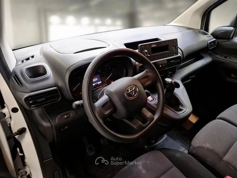 Usata Toyota Proace 102 CV (75 kW) 2021 Bianco Monovolume