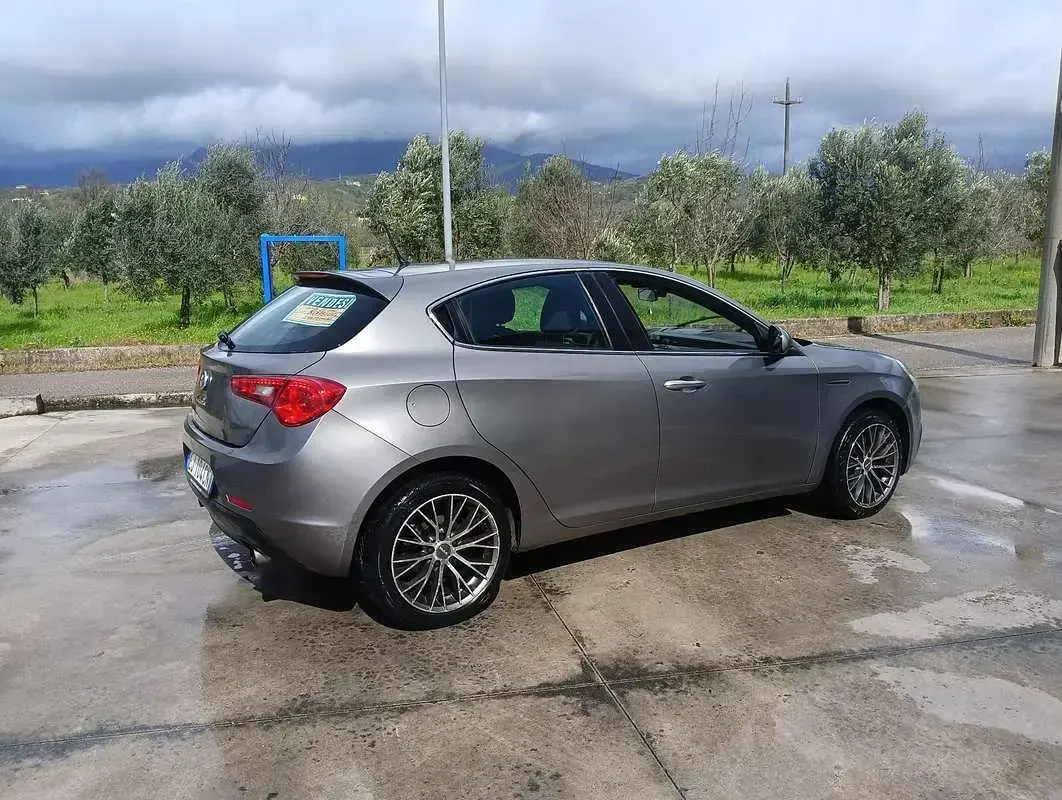 Usata Alfa Romeo Giulietta Distinctive 170 CV (125 kW) 2011 Utilitaria