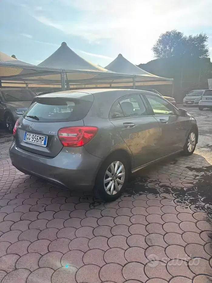 Usata Mercedes A200 136 CV (100 kW) 2014 Grigio Utilitaria