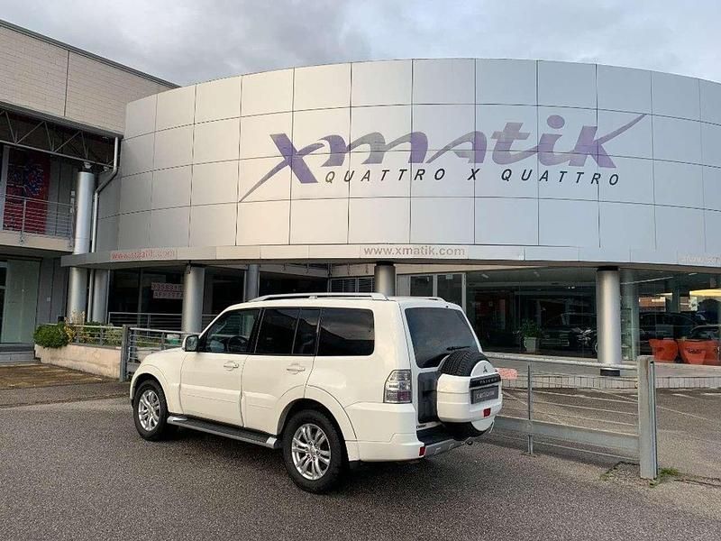 Usata Mitsubishi Pajero Instyle 200 CV (147 kW) 2010 Bianco pastello SUV