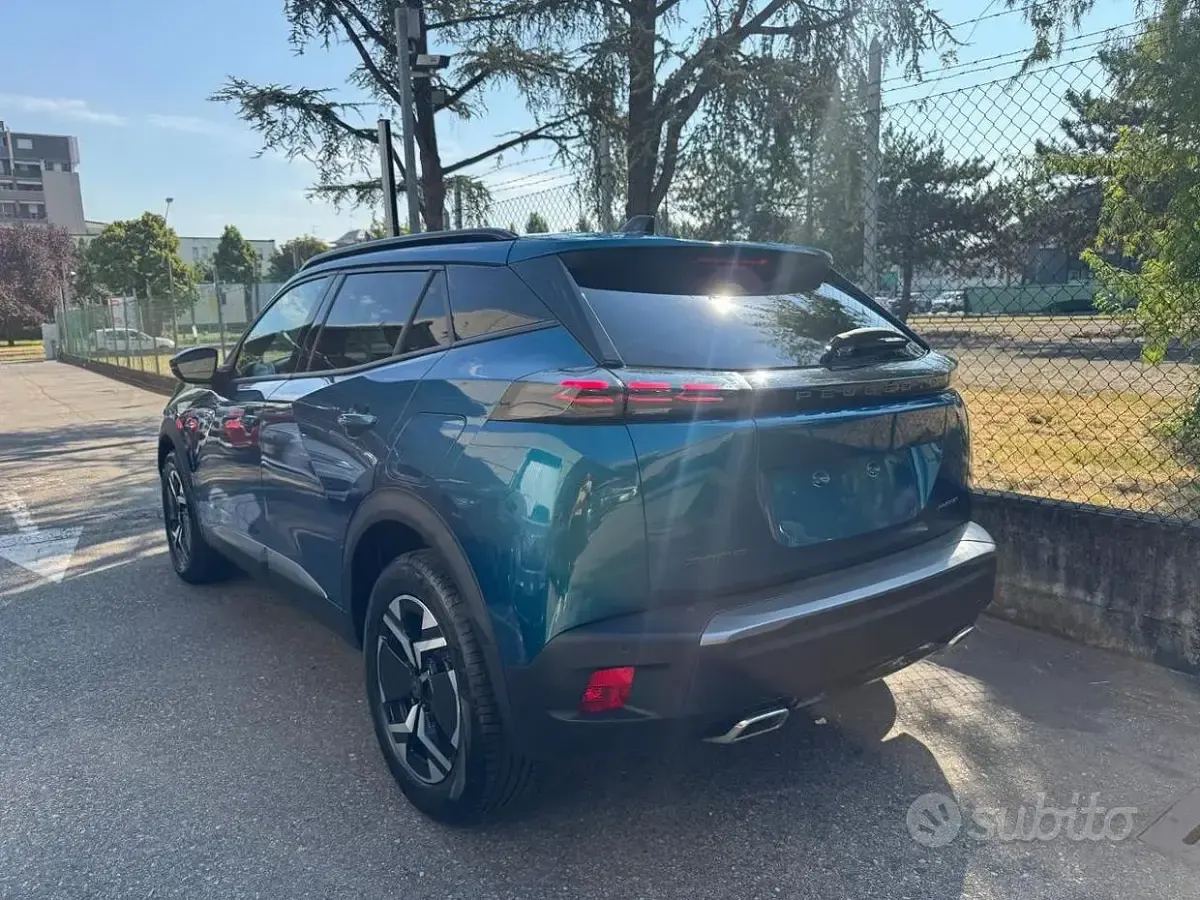Usata Peugeot 2008 Allure 136 CV (100 kW) 2025 Blu metallizzato SUV