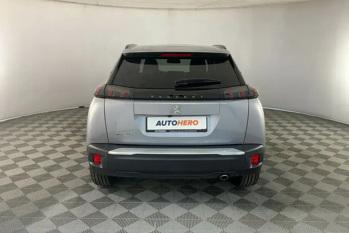 Usata Peugeot 2008 Allure 131 CV (96 kW) 2023 Grigio SUV