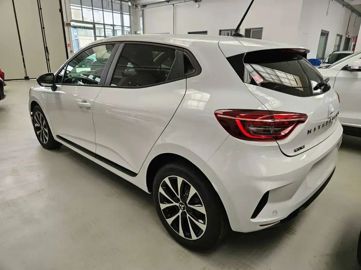 Nuova Mitsubishi Colt Invite 67 CV (49 kW) 2025 Arctic white Utilitaria
