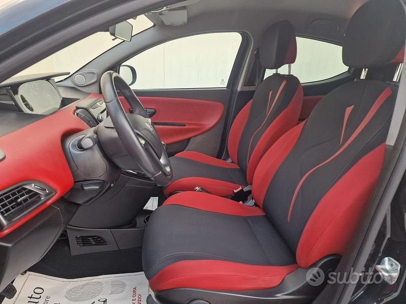 Usata Lancia Ypsilon 95 CV (69 kW) 2012 Nero Utilitaria