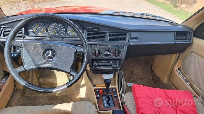 Usata Mercedes 190 122 CV (89 kW) 1991 Rosso Berlina