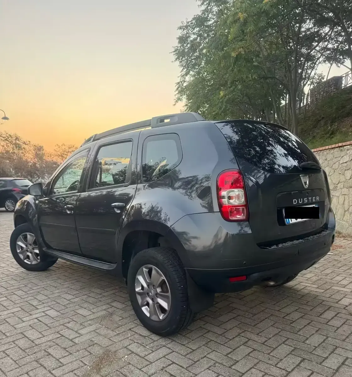 Usata Dacia Duster Ambiance 109 CV (80 kW) 2016 Grigio SUV