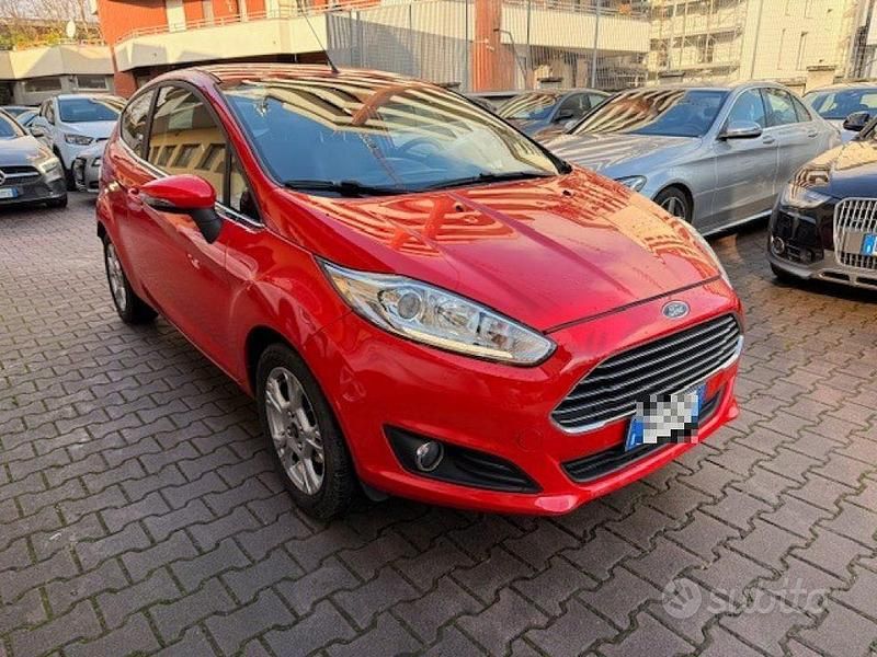 Usata Ford Fiesta Titanium 75 CV (55 kW) 2017 Rosso Utilitaria