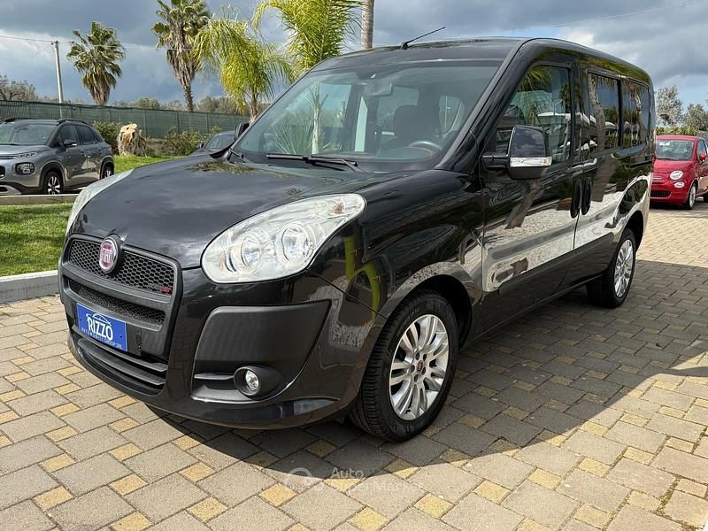 Usata Fiat Doblò Lounge 105 CV (77 kW) 2015 Grigio Monovolume
