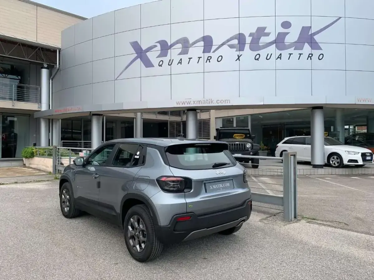 Usata Jeep Avenger Longitude 101 CV (74 kW) 2024 Grigio SUV
