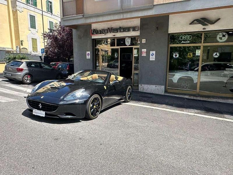 Nero metallizzato Usata 2013 Ferrari California Cabrio | 145.000 € (Buon prezzo) - Immagine 1/4