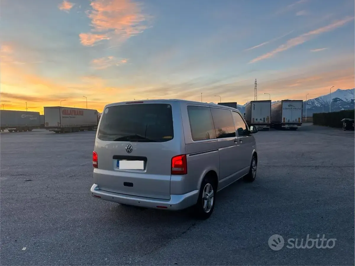 Usata VW Multivan 140 CV (102 kW) 2010 Grigio Monovolume