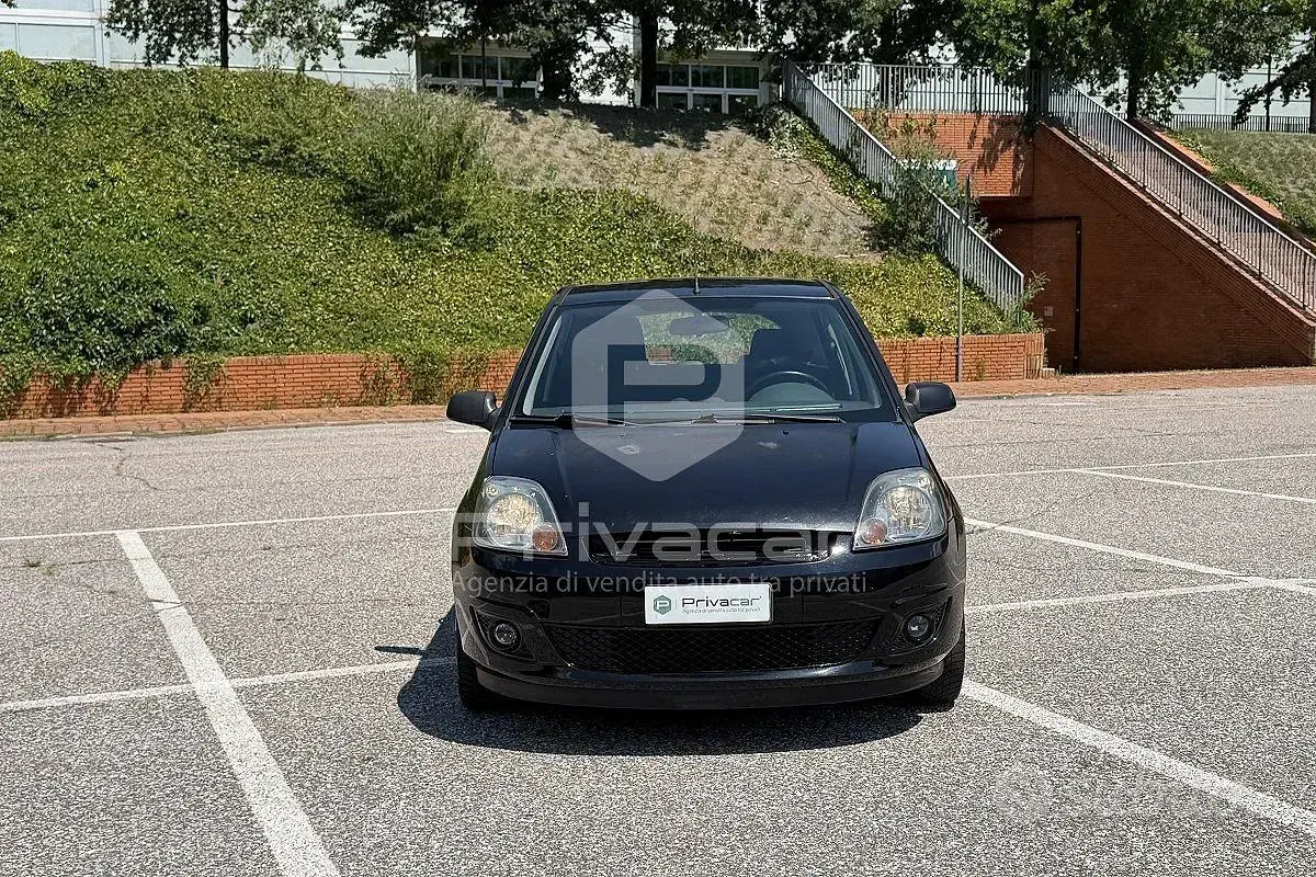 Usata Ford Fiesta Ghia 75 CV (55 kW) 2007 Nero Utilitaria