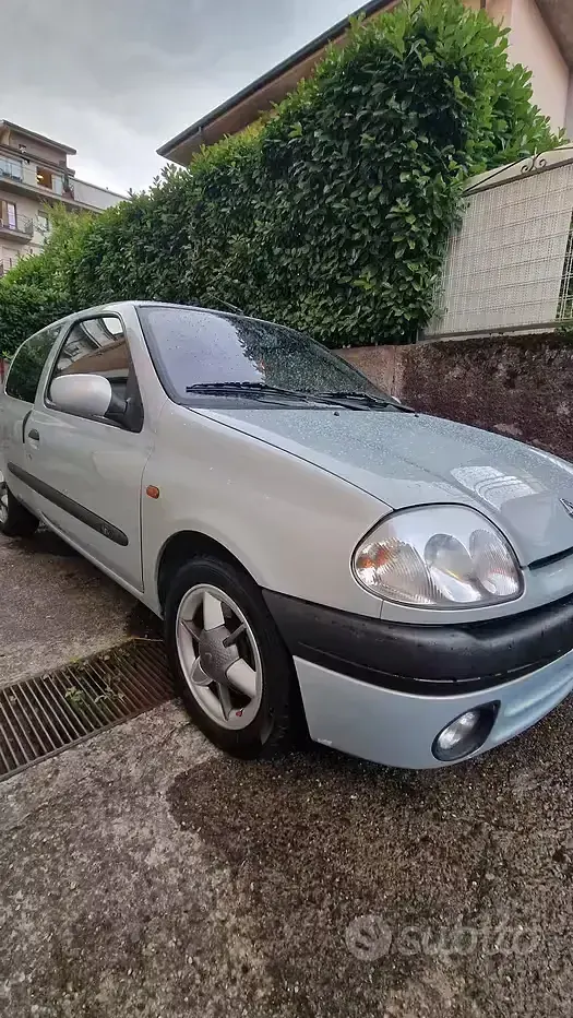 Usata Renault Clio 107 CV (78 kW) 1999 Berlina