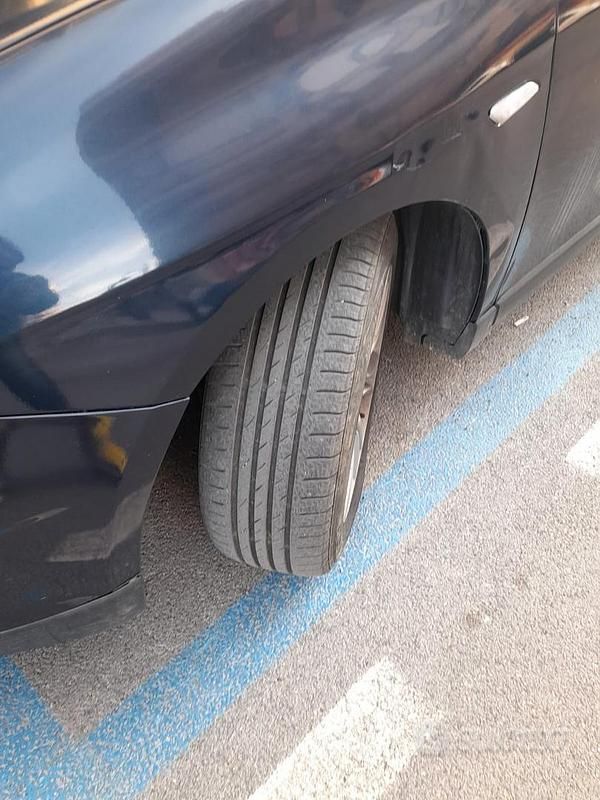 Usata Lancia Delta 120 CV (88 kW) 2009 Blu Utilitaria