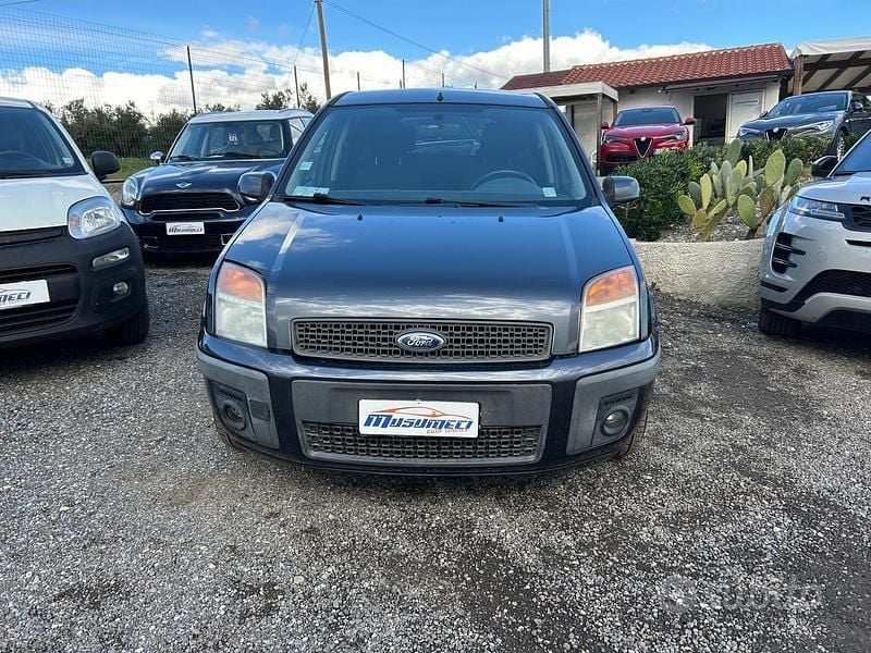 Usata Ford Fusion Titanium 90 CV (66 kW) 2008 Blu Utilitaria