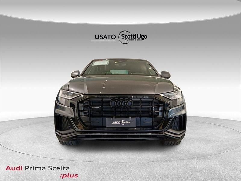 Usata Audi Q8 Sport 231 CV (169 kW) 2021 Grigio daytona perla SUV