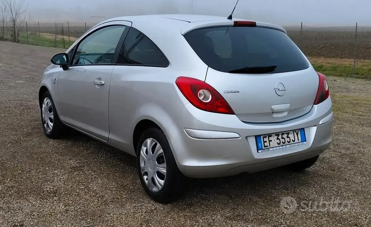 Usata Opel Corsa 85 CV (62 kW) 2011 Grigio Utilitaria