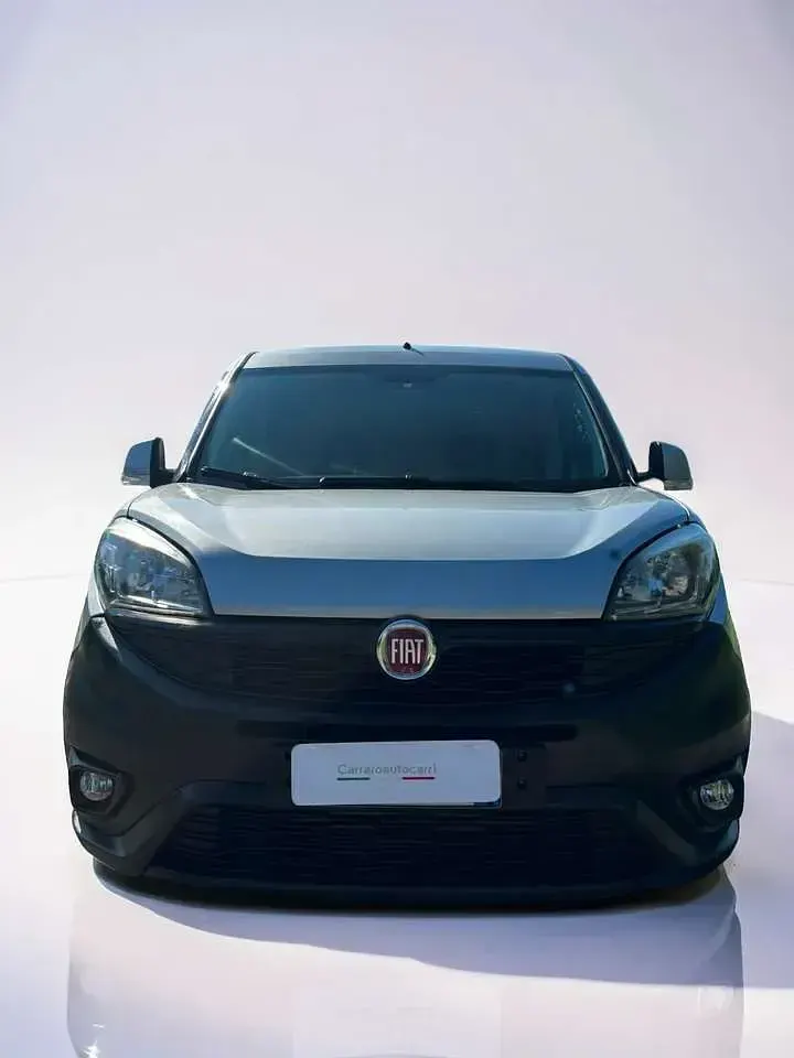 Usata Fiat Doblò 105 CV (77 kW) 2015 Argento Monovolume