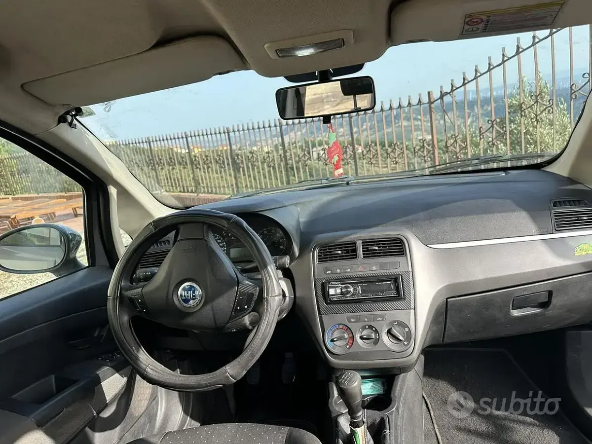 Usata Fiat Grande Punto 75 CV (55 kW) 2007 Grigio Utilitaria