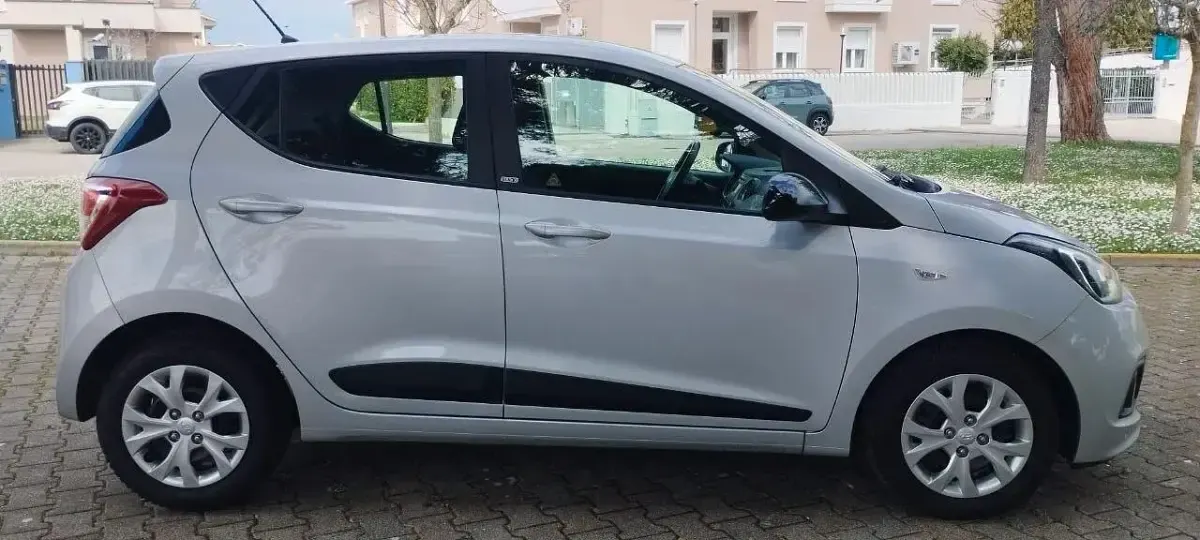 Usata Hyundai i10 66 CV (48 kW) 2015 Argento Utilitaria