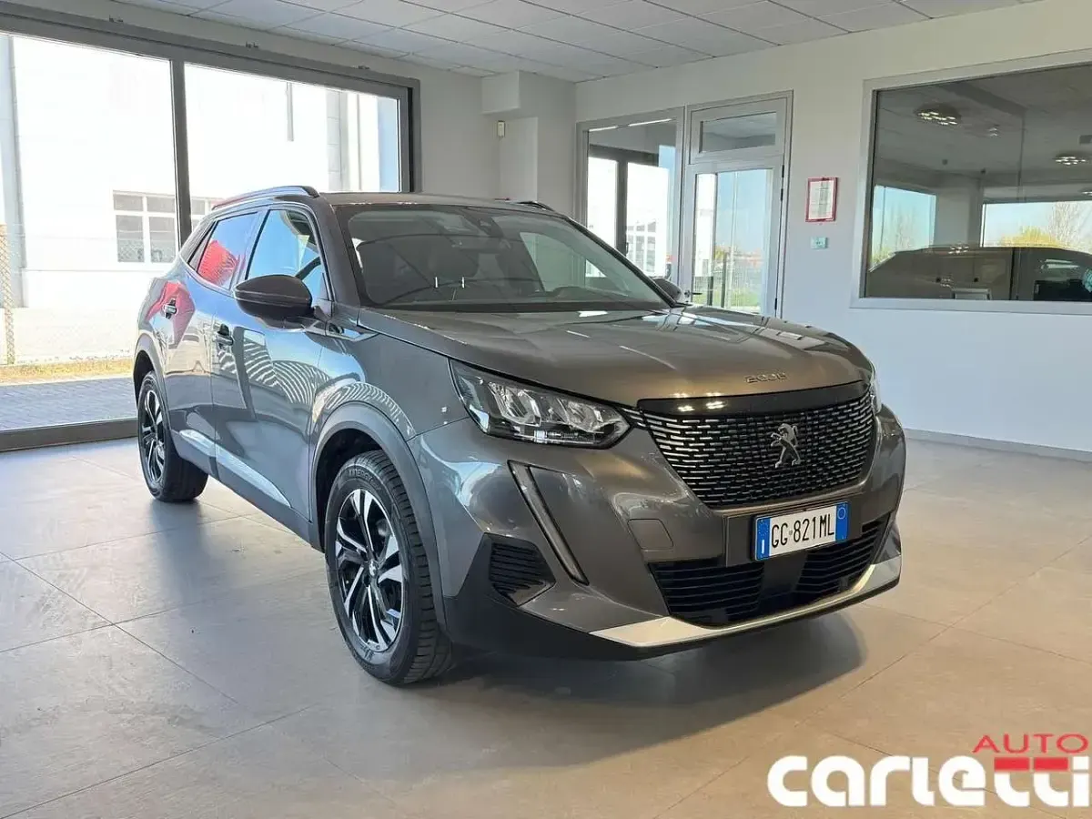 Usata Peugeot 2008 Allure 110 CV (80 kW) 2021 Grigio SUV