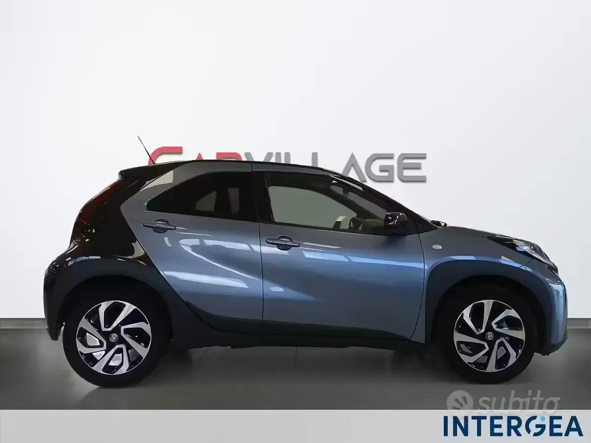 Usata Toyota Aygo X Trend 72 CV (52 kW) 2025 Blu SUV