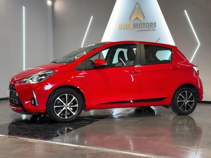 Usata Toyota Yaris Hybrid Style 73 CV (53 kW) 2017 Rosso Berlina