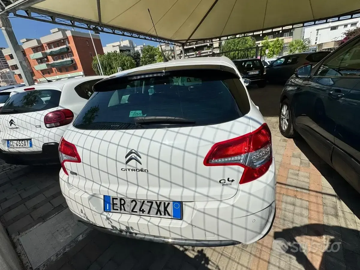 Begagnad Citroën C4 Exclusive 114 HK (83 kW) 2013 Vit Sedan
