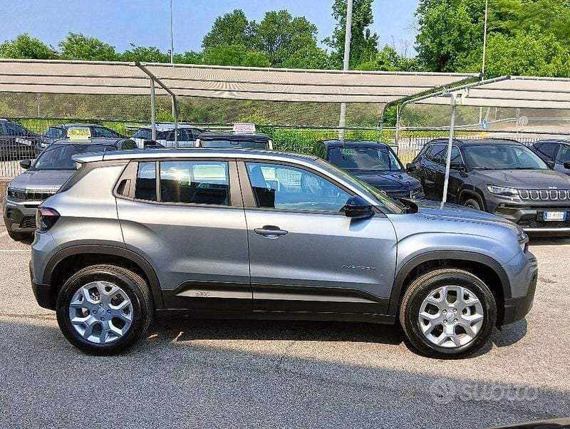 Nuova Jeep Avenger Altitude 100 CV (73 kW) 2025 Grigio SUV