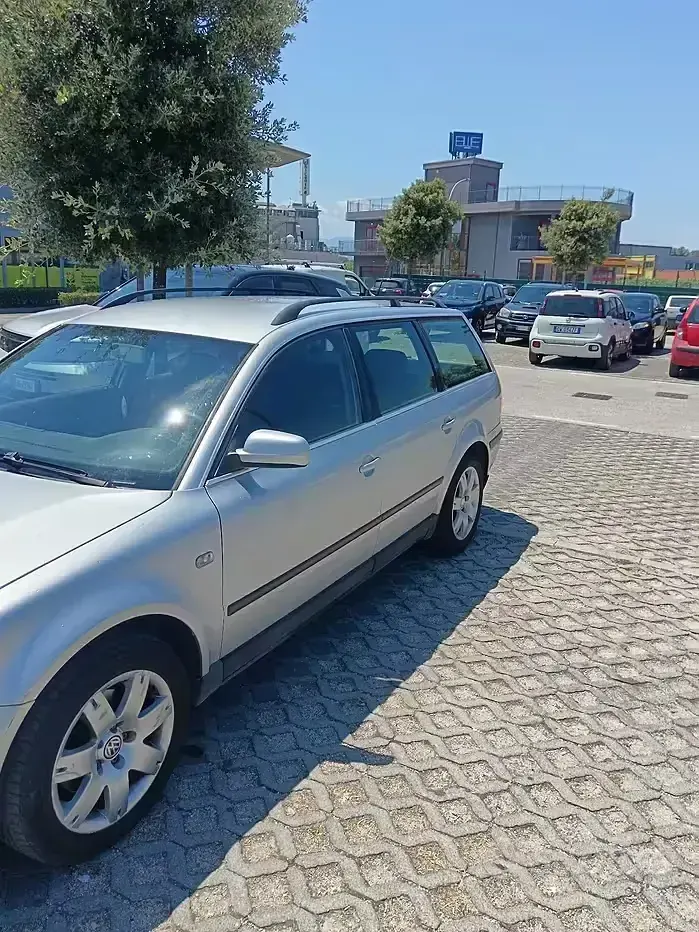 Usata VW Passat 110 CV (80 kW) 2004 Grigio Station wagon