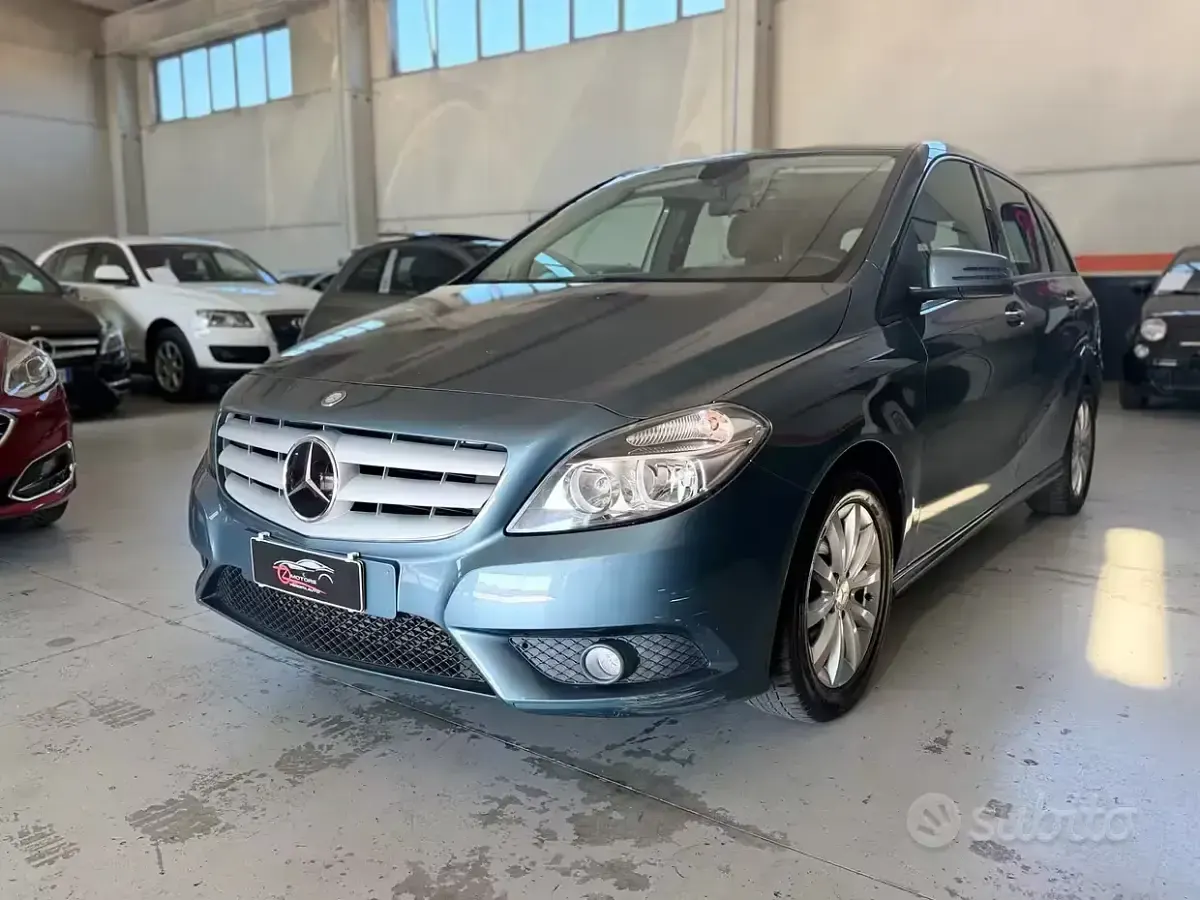 Usata Mercedes B160 Executive 90 CV (66 kW) 2014 Bluazzurro Utilitaria