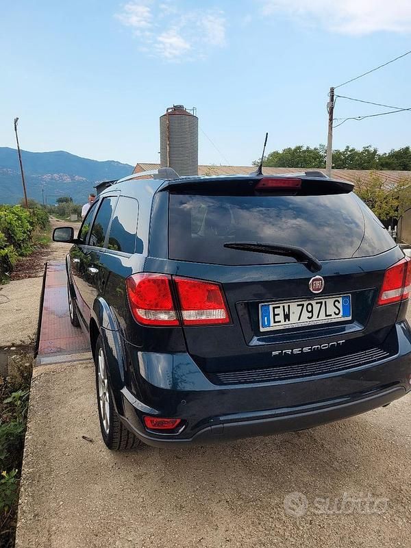 Usata Fiat Freemont 140 CV (102 kW) 2014 Blu SUV