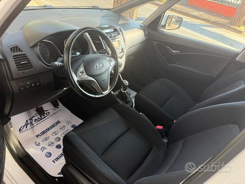 Usata Hyundai ix20 Comfort 90 CV (66 kW) 2016 Bianco Utilitaria