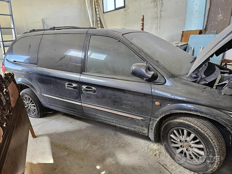 Usata Chrysler Grand Voyager 163 CV (119 kW) 2008 Nero Monovolume