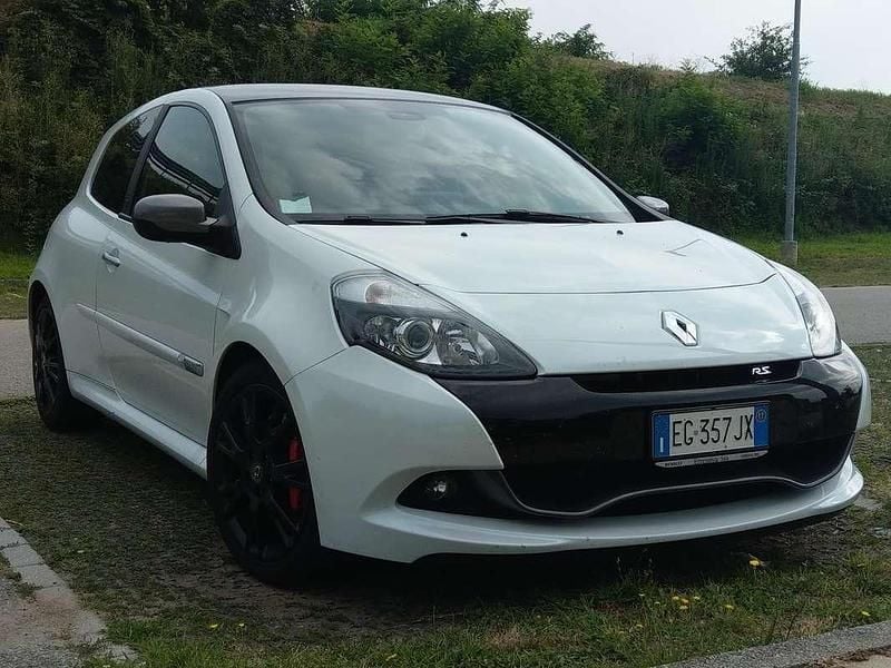 Usata Renault Clio III 200 CV (147 kW) 2011 Bianco Berlina