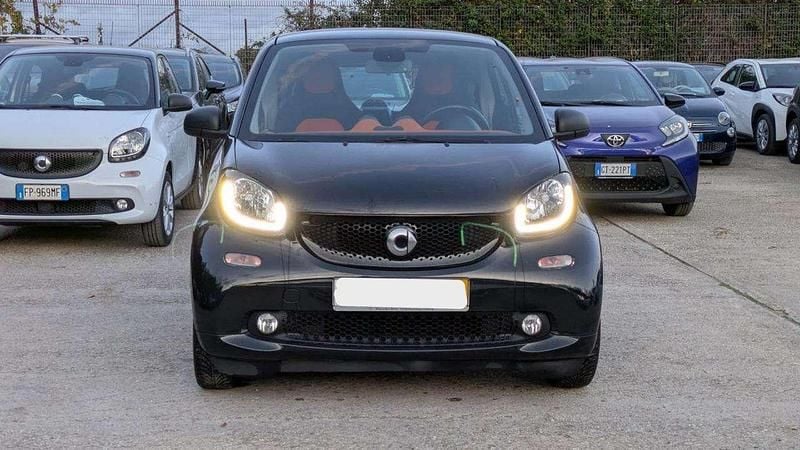 Usata Smart ForTwo Coupé 71 CV (52 kW) 2019 Nero Utilitaria