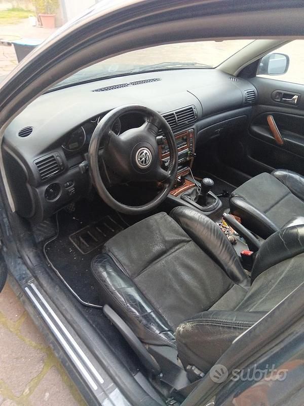 Usata VW Passat 150 CV (110 kW) 2001 Grigio Station wagon