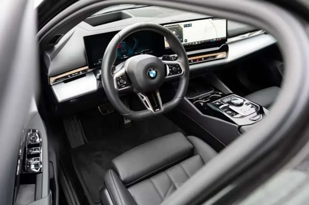 Usata BMW 520 M Sport 197 CV (144 kW) 2025 Grigio Berlina