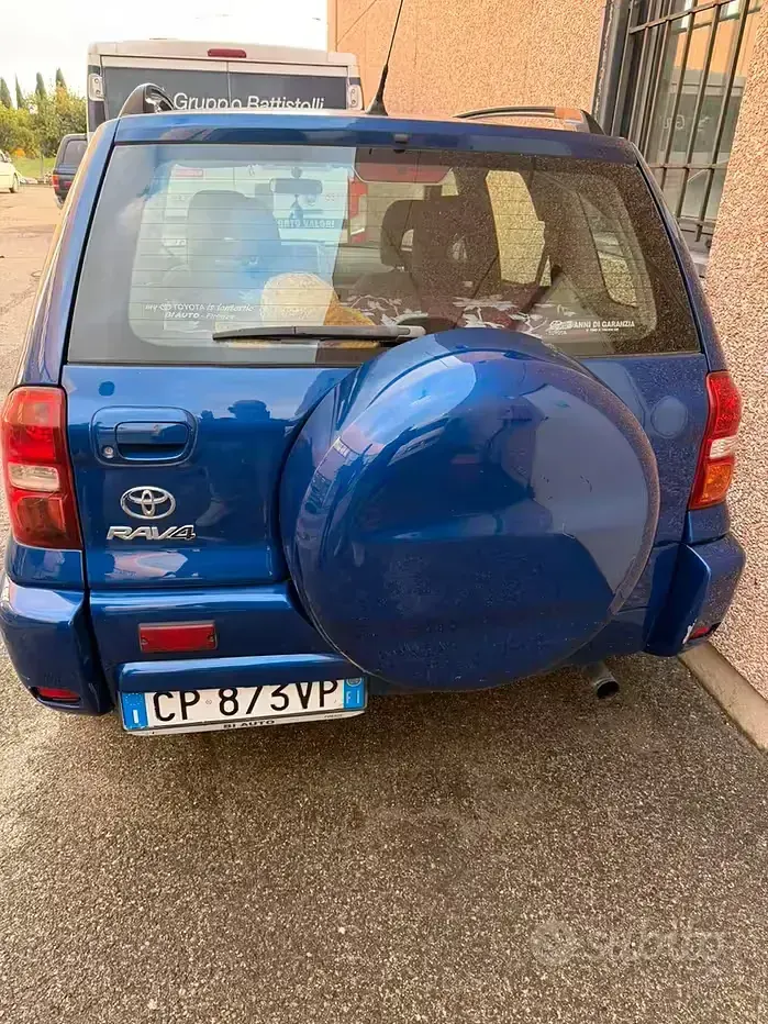 Usata Toyota RAV4 136 CV (100 kW) 2004 Blu SUV