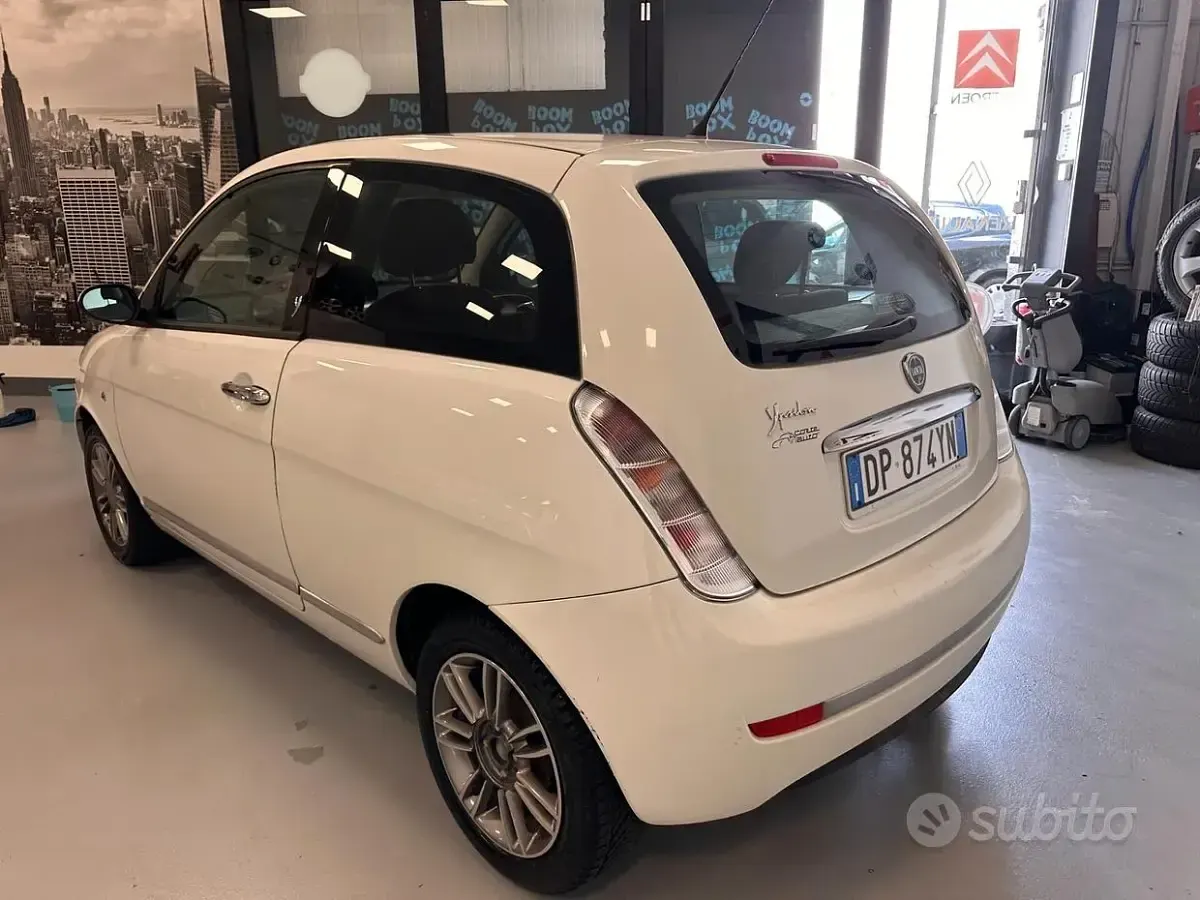 Usata Lancia Ypsilon 60 CV (44 kW) 2008 Bianco Utilitaria