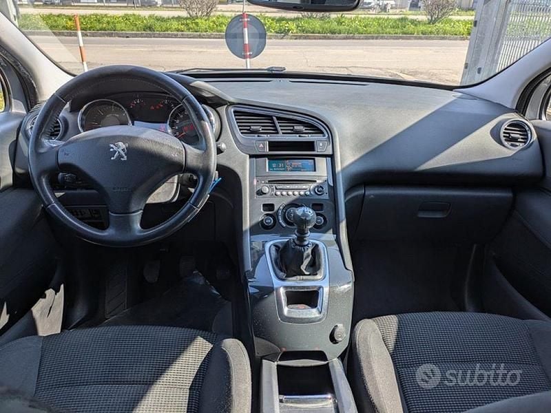 Usata Peugeot 5008 Active 120 CV (88 kW) 2015 Grigio Monovolume