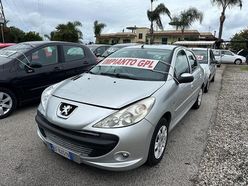 Usata Peugeot 206 60 CV (44 kW) 2011 Grigio Berlina