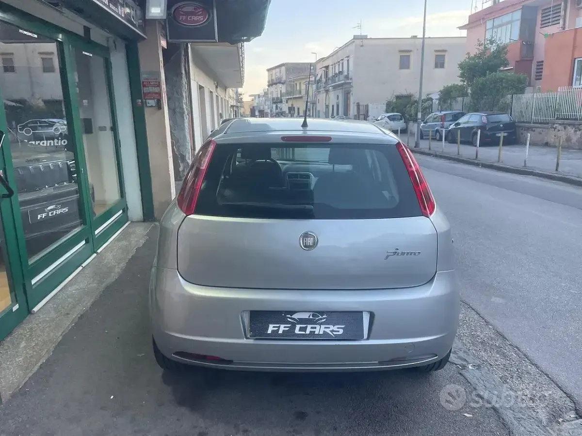 Usata Fiat Grande Punto Dynamic 75 CV (55 kW) 2007 Grigio Utilitaria