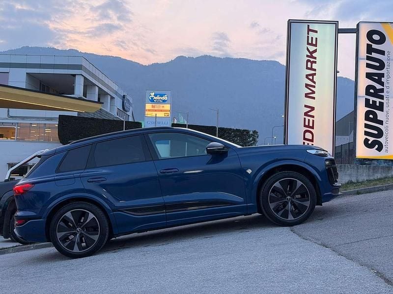 Usata Audi SQ6 e-tron Sport 119 kW (163 CV) 2025 Blu/azzurro SUV