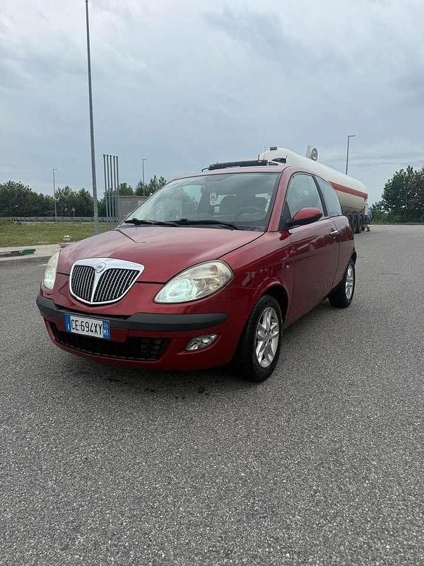 Rosso Usata 2004 Lancia Ypsilon Due volumi | 2400 € (Buon prezzo) - Immagine 1/4