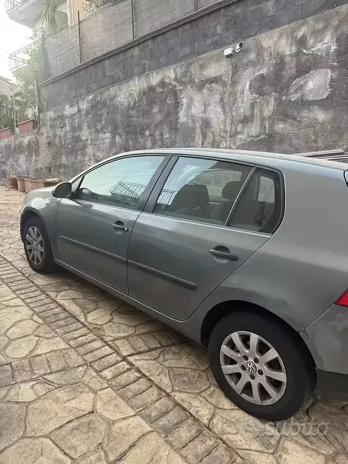 Usata VW Golf V 105 CV (77 kW) 2004 Utilitaria